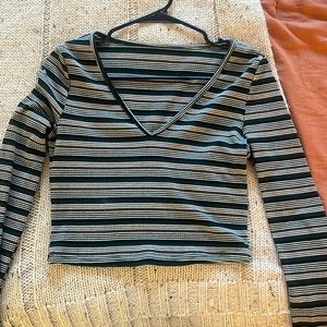 Long sleeved cropped shirt